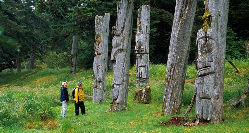 ArtSmart: Reading Totem Poles & Their History in British Columbia