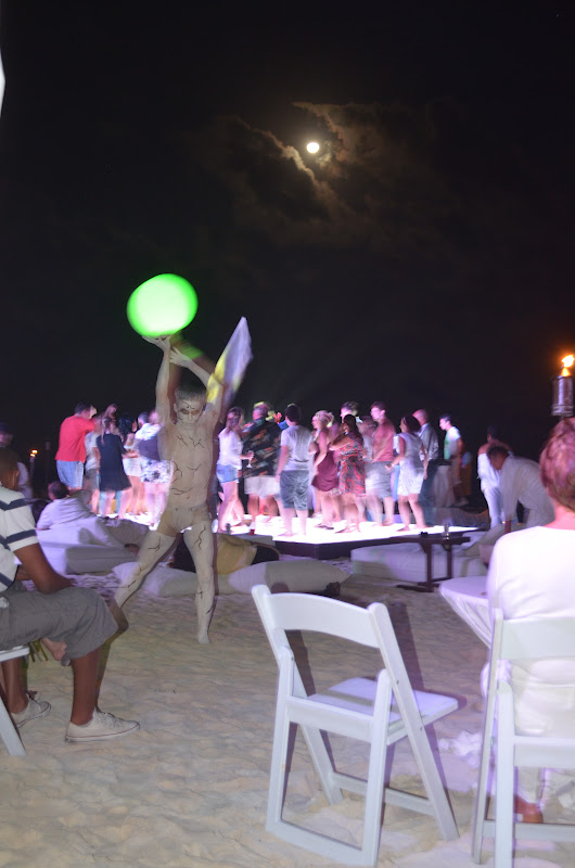 This all-inclusive resort hosted a beach party - Foodie Town